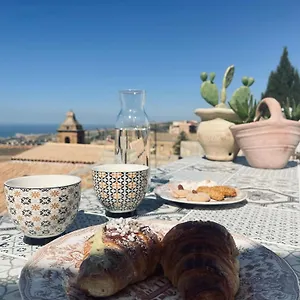 Gasthuis La Mennulara La Terrazza Del Centro Storico Agrigento